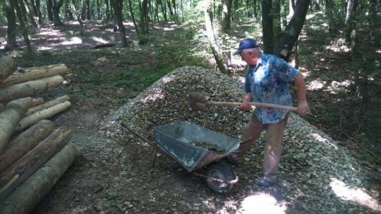 Криївку на Калущині відбудовують волонтери, рідні яких загинули в лавах УПА (ФОТО, ВІДЕО)