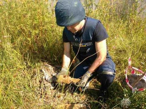 Прикарпатські піротехніки знищили застарілі боєприпаси (ФОТО)