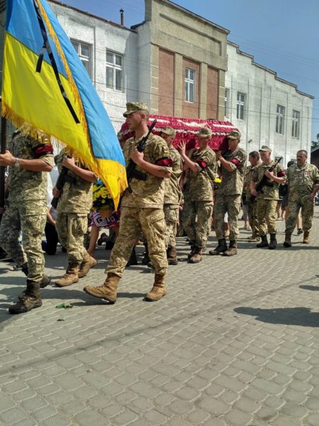 У Надвірній попрощалися з загиблим атовцем (ФОТО, ВІДЕО)