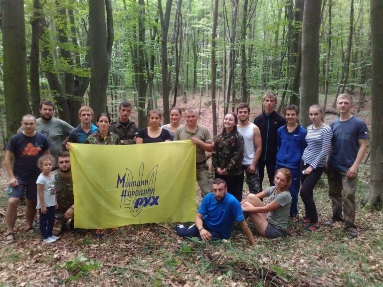 “Вовки” проти “ведмедів”. У лісі біля Калуша провели гру “Незалежність” (ФОТО)