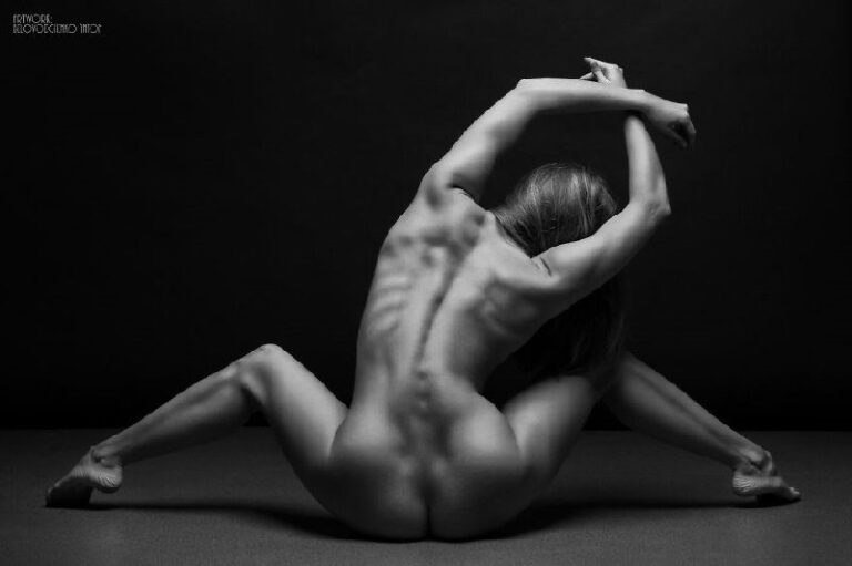 Краса жіночого тіла в 30-ти еротичних фотошедеврах (ФОТО 18+)