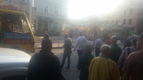 Саакашвілі у Франківську перейшов дорогу у невставновленому місці (ФОТОФАКТ)