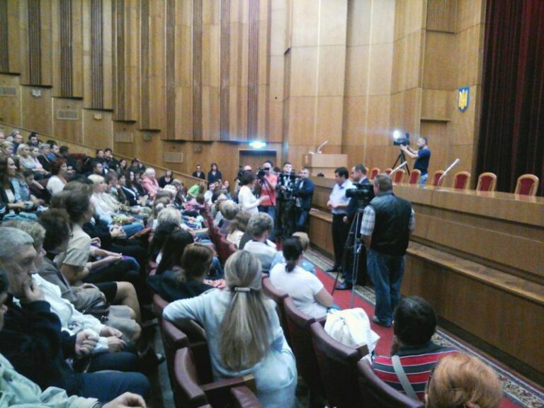 Марцінків радить директорці третьої школи звертатися до суду