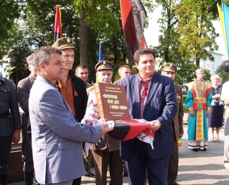 «Воскресне волі дух і наша слава». Галичанам передали обласну творчу естафету