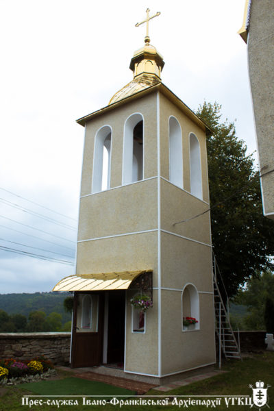 У Тлумацькому районі освятили нову дзвіницю (ФОТО)