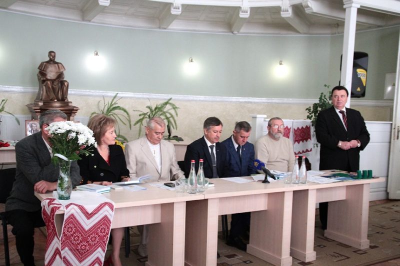 У Франківську вручили премію імені Володимира Полєка у галузі краєзнавства (ФОТО)