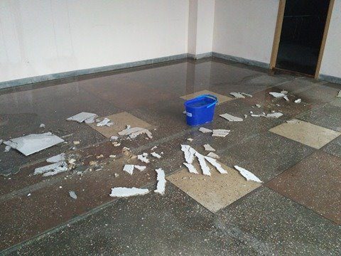 Приміщення франківського аеропорту під час зливи затопило, іноземні туристи були шоковані (ФОТО)