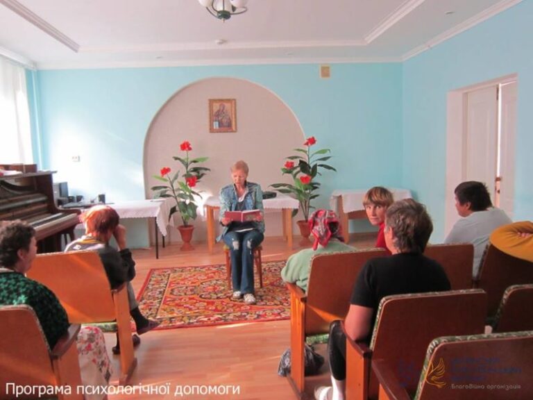 У психоневрологічному інтернаті на Прикарпатті лікують казками (ФОТО)