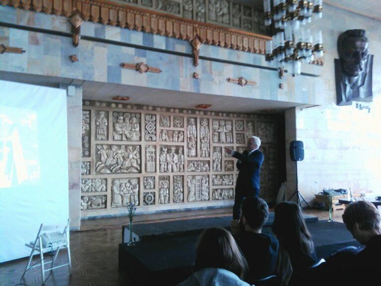 “Усі є співтворцями міста”. Відомий урбаніст Чарльз Лендрі виступив у Франківську