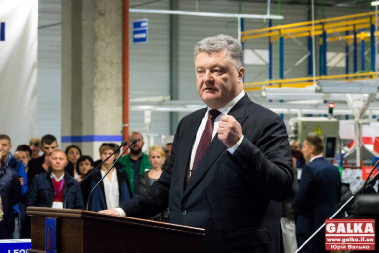 Відомо, куди завітає Петро Порошенко завтра на Прикарпатті