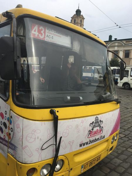 Водій франківської маршрутки обматюкав жінку та показав їй непристойний жест (ФОТО, ОНОВЛЕНО)