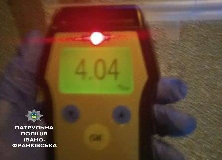 Франківські патрульні зупинили водія, у крові якого було 4,04 проміле алкоголю
