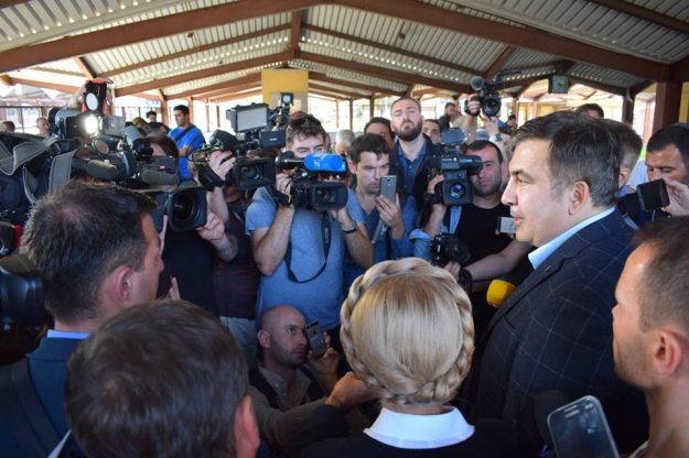 Польські прикордонники пропустили Саакашвілі. В Україні “заміновано”