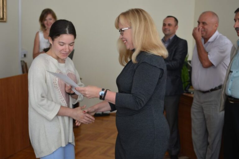 Шестеро франківських студентів отримали стипендії від «Укрнафти» (ФОТО)