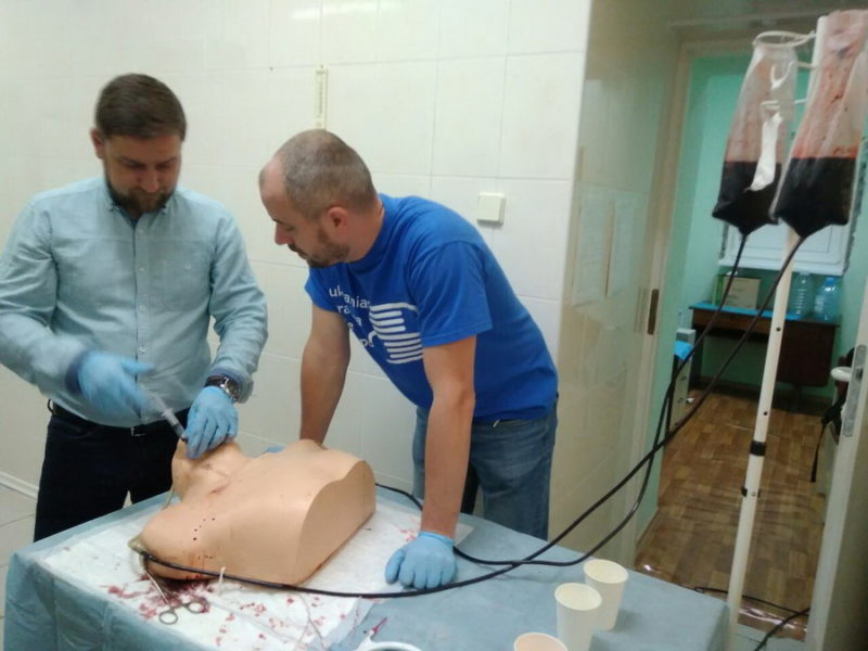 Франківський викладач вчився у військових медиків США надавати допомогу при травмах (ФОТО)