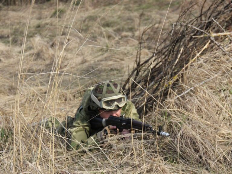 Прикарпатців просять не знімати переміщення військової техніки