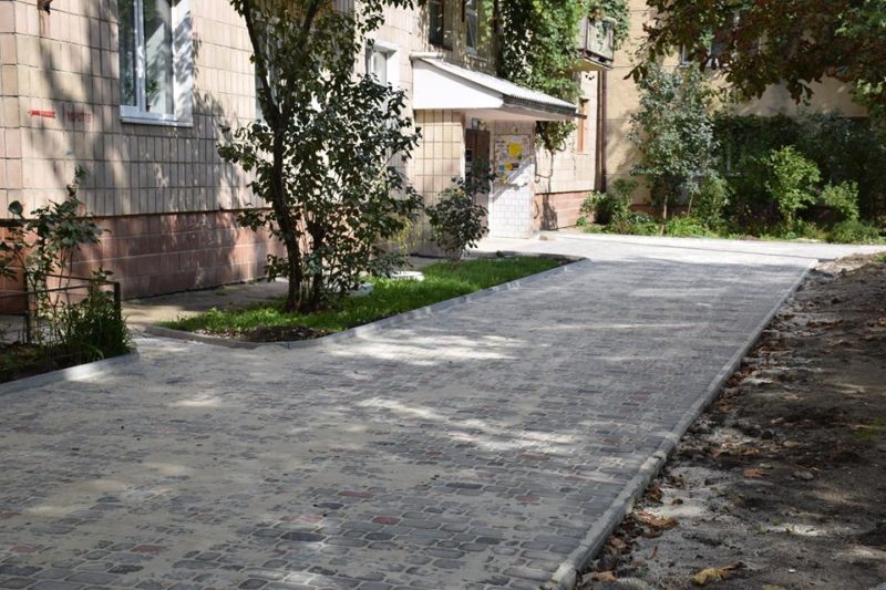 На Вовчинецькій упорядкували двір (ФОТО)