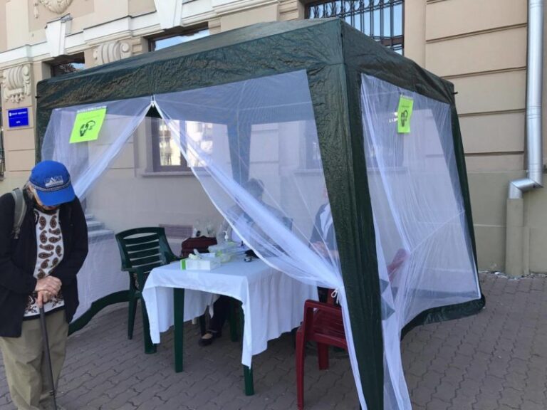 На вокзалі у Франківську всім охочим міряли тиск та робили аналізи крові