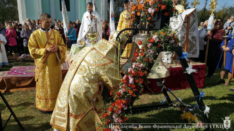 У Галицькому районі освятили дзвін (ФОТОФАКТ)