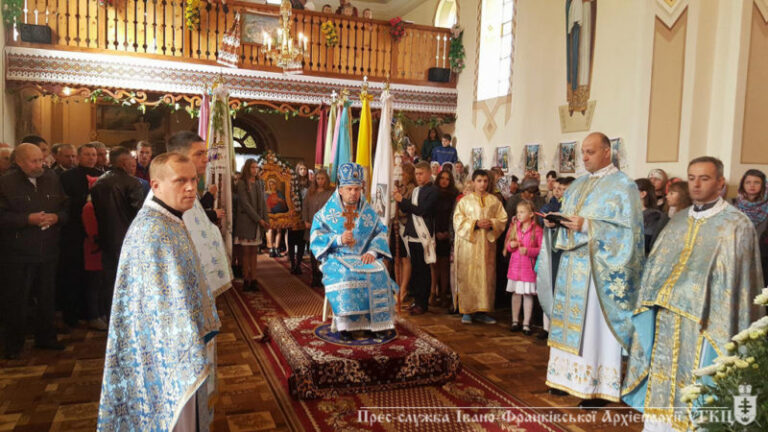 На Рожнятівщині освятили нову дзвіницю (ФОТО)