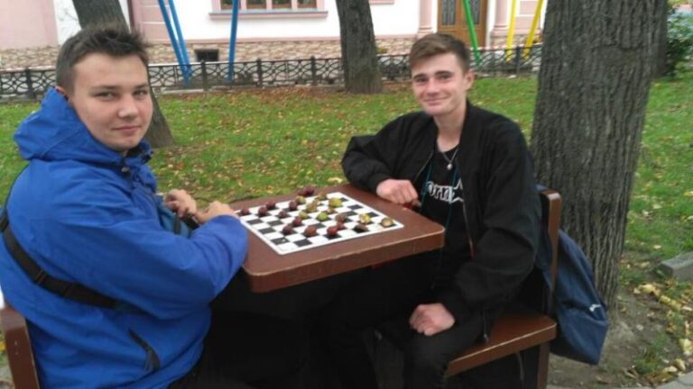 Хлопці з каштанами вразили головного патрульного міста (ФОТО)