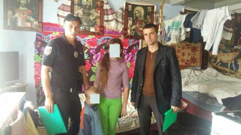 На Снятинщині поліціянти виявляли дітей, яких не доглядають (ФОТО)