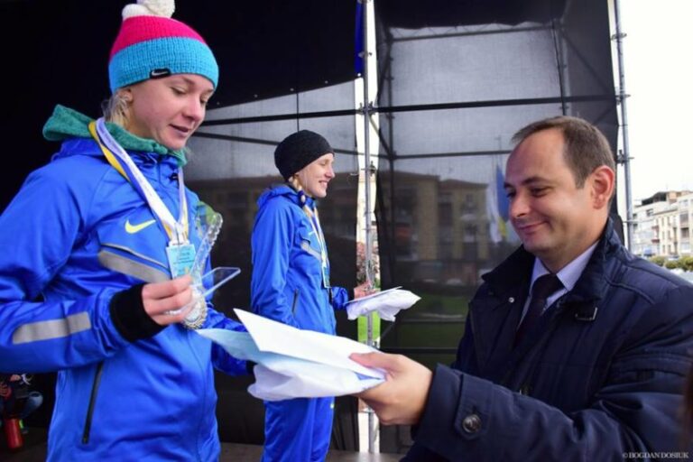 Мер Франківська нагородив переможців Чемпіонату України зі спортивної ходьби (ФОТО)