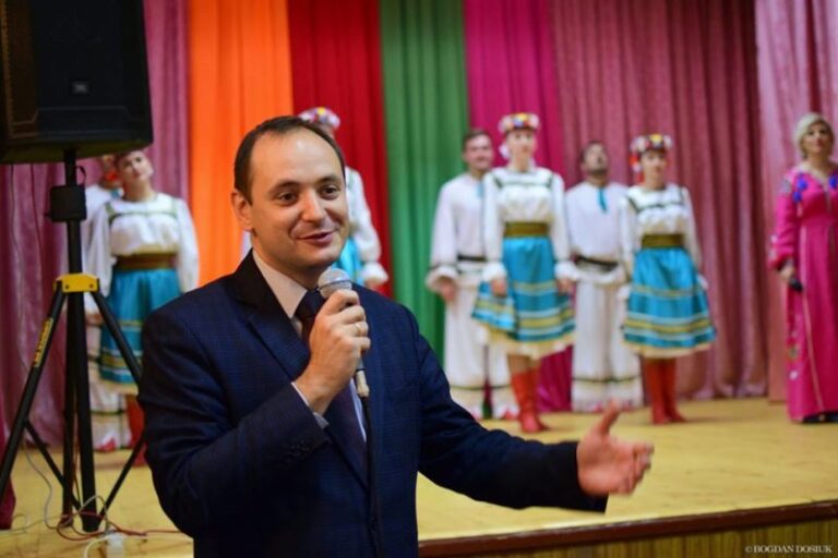 Франківські муніципальні колективи гастролюють приміськими селами (ФОТО)