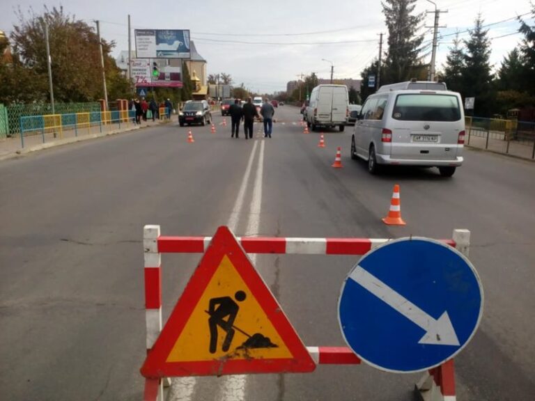 Острівці безпеки облаштовують на переходах у Крихівцях (ФОТО)