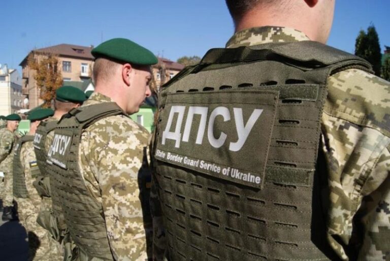 На Буковині 20 контрабандистів напали на прикордонників