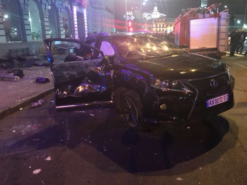 У мережу виклали відео моменту ДТП у Харкові (ВІДЕО)