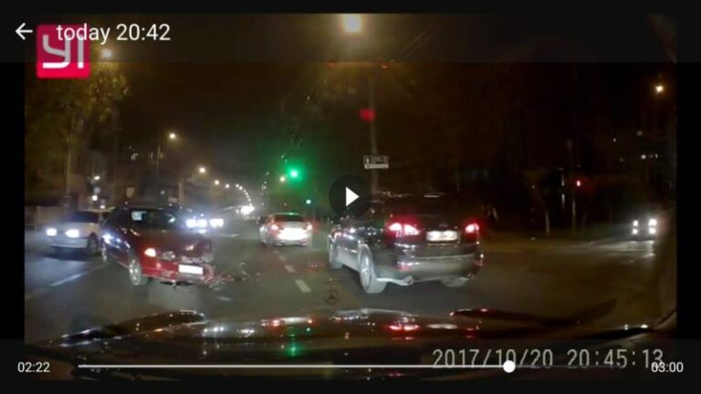 На Незалежності зіткнулися дві автівки (ФОТОФАКТ)