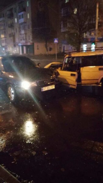 На перехресті Василіянок-Галицької не розминулися Ауді і ВАЗ