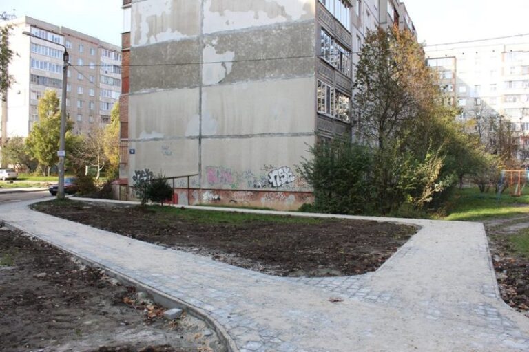 В Івано-Франківську відремонтують ще один двір (ФОТО)
