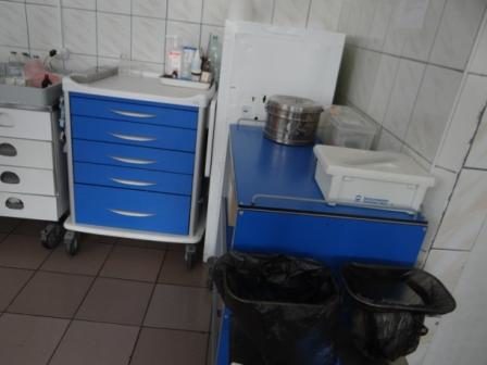 Прикарпатській лікарні з Франції передали меблі (ФОТО)