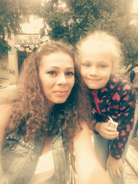 Молодій мамі, яка випала з 9-ого поверху, потрібна допомога