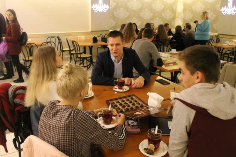 На благодійному “Кавуванні з юристом” зібрали майже 4 тисячі гривень для онкохворої студентки