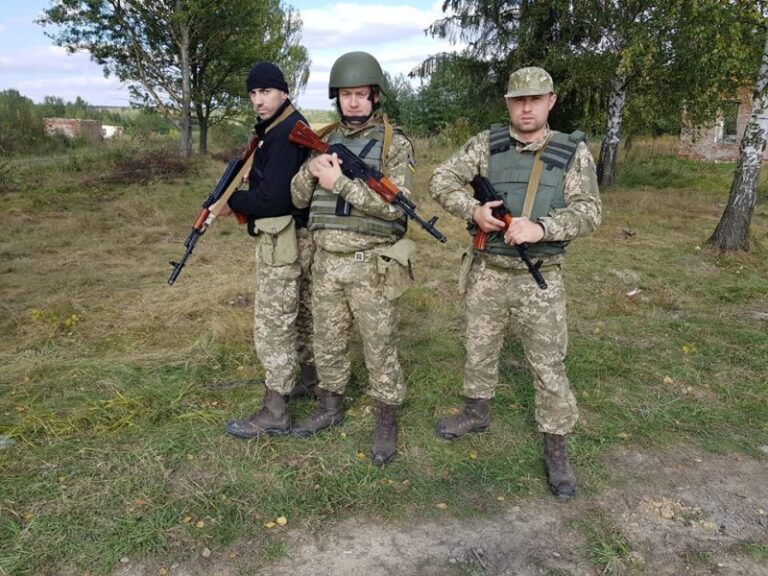 Франківські депутати метали бойові гранати та стріляли з автоматів (ФОТО)
