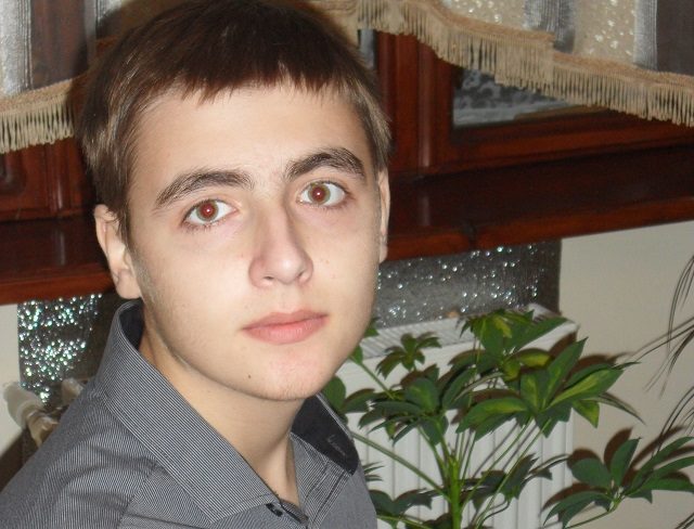 Важкохворому підлітку просять допомогти франківські волонтери