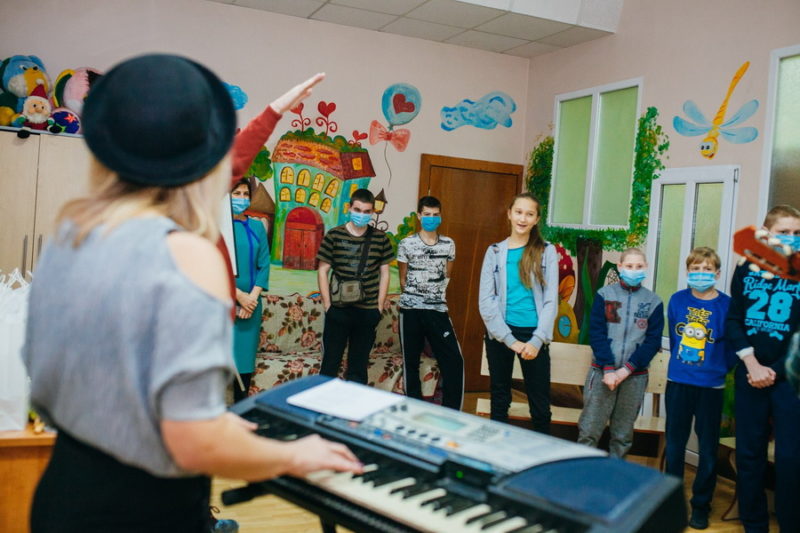«Теплі посиденьки» для онкохворих дітей і їхніх батьків влаштували у Франківську (ФОТО)