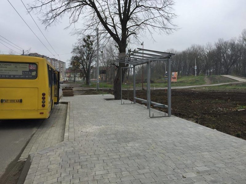 Багатостраждальну зупинку на Пасічній нарешті впорядували (ФОТОФАКТ)