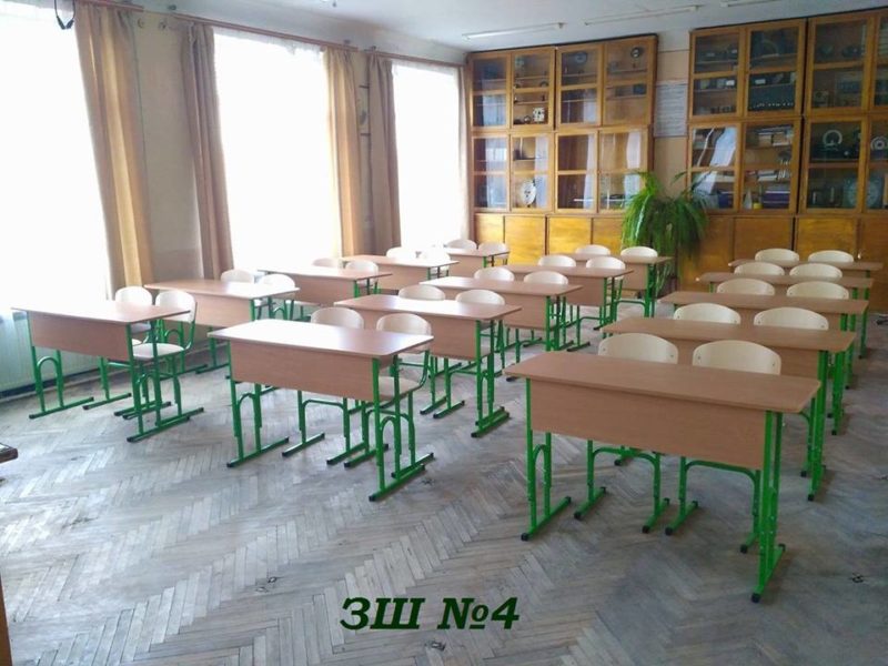 Для франківських навчальних закладів придбали 888 комплектів парт та стільців (ФОТО)
