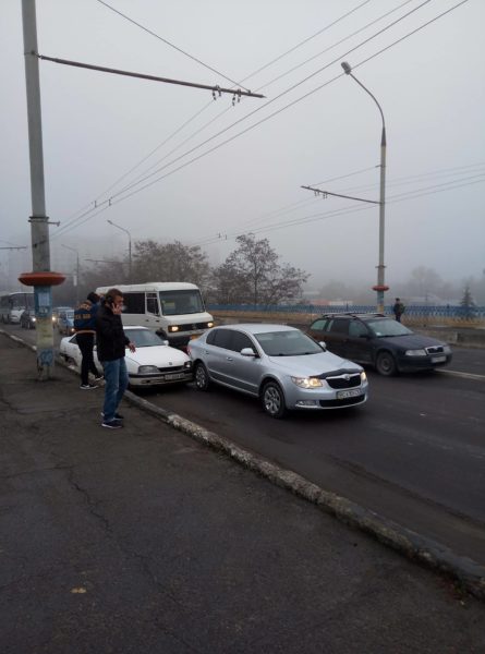 Ранкова ДТП: на Незалежності не розминулися Опель та Шкода (ФОТОФАКТ)