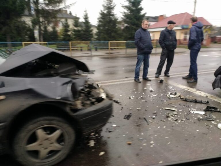 У Крихівцях поблизу острівців безпеки сталися дві ДТП (ФОТО)