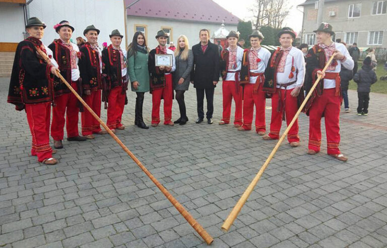 На Коломийщині встановили рекорд із масового виконання аркану (ВІДЕО)