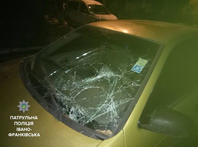 Франківські патрульні знайшли водія, який вчинив ДТП та втік