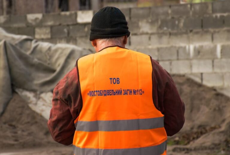 “Переконаний – робота піде швидко”, – Марцінків оглянув техніку, яка будуватиме новий міст на Пасічну (ФОТО)