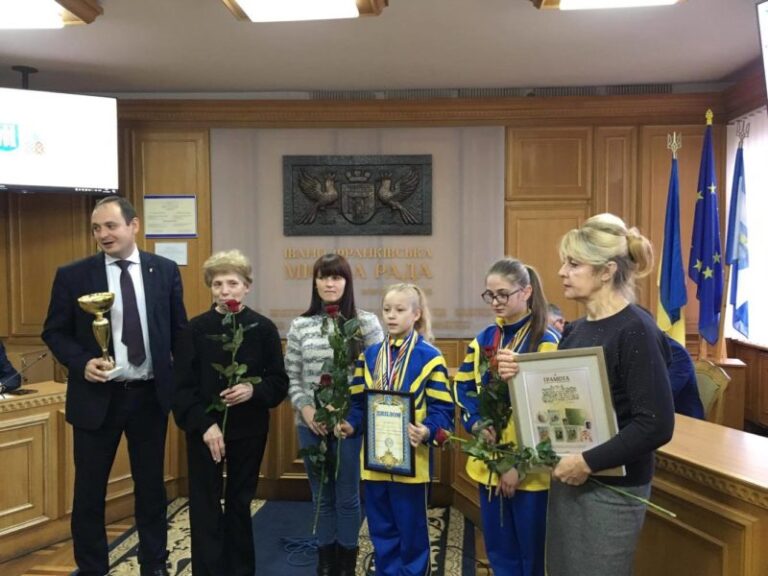 Юних франківських спортсменок відзначили у мерії (ФОТО)