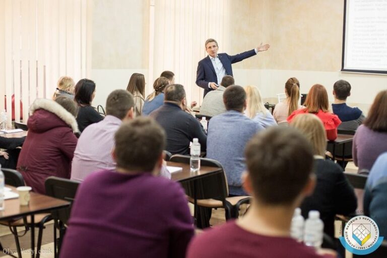 Швидше, надійніше, вигідніше. У Франківську професійні ріелтори навчалися в експерта зі світовим ім’ям (ФОТО)
