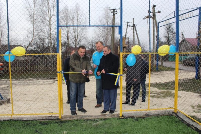 У двох селах на Тлумаччині відкрили сучасні спортмайданчики (ФОТО)